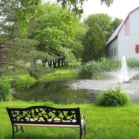 Eden Sur Terre Bed & Breakfast Marieville Dış mekan fotoğraf