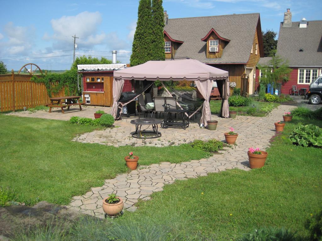 Eden Sur Terre Bed & Breakfast Marieville Dış mekan fotoğraf