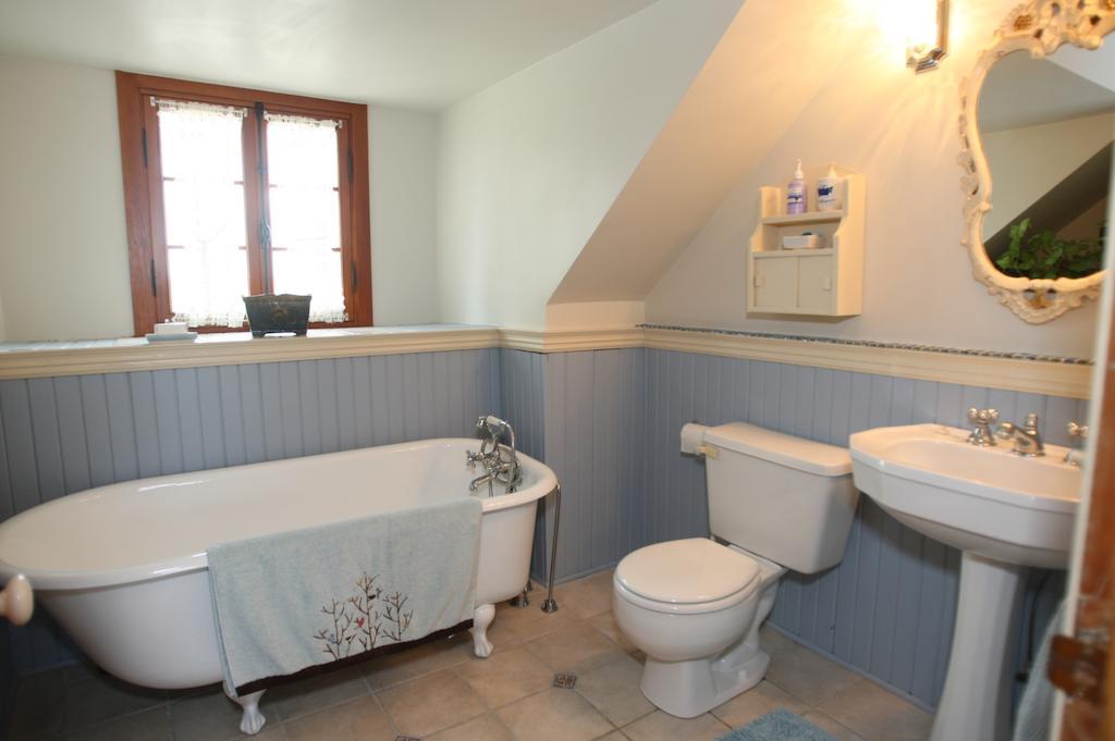 Eden Sur Terre Bed & Breakfast Marieville Oda fotoğraf