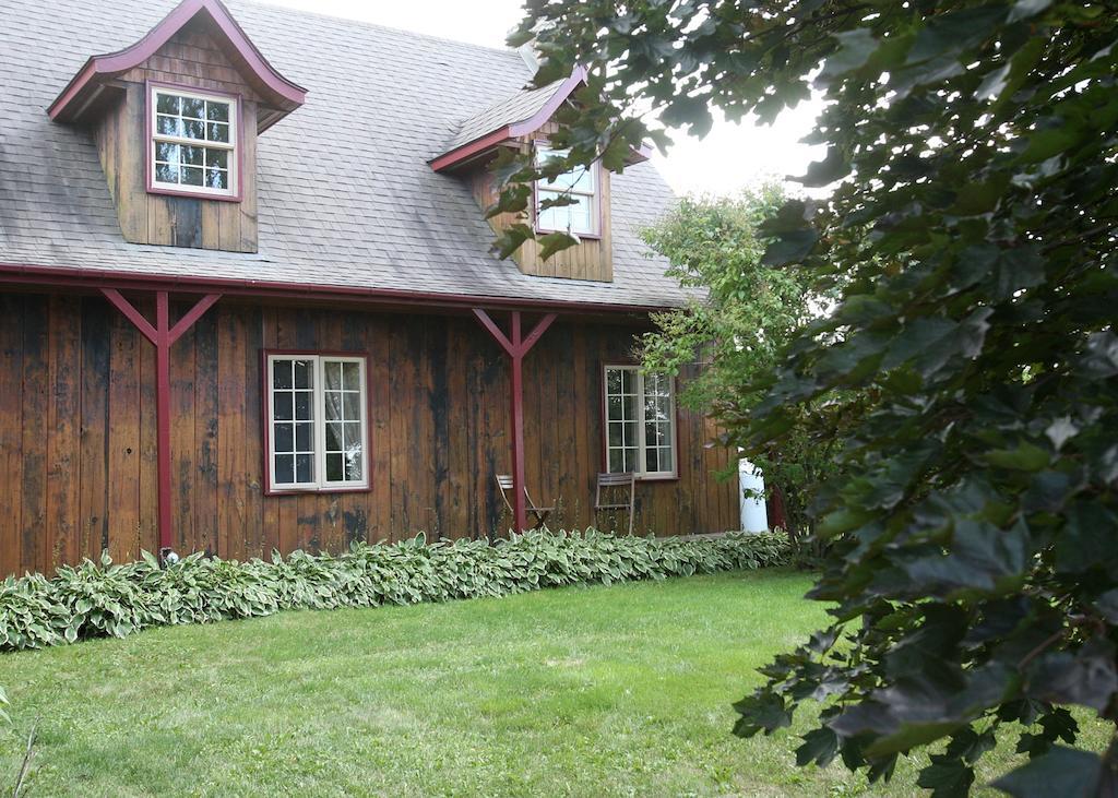 Eden Sur Terre Bed & Breakfast Marieville Dış mekan fotoğraf