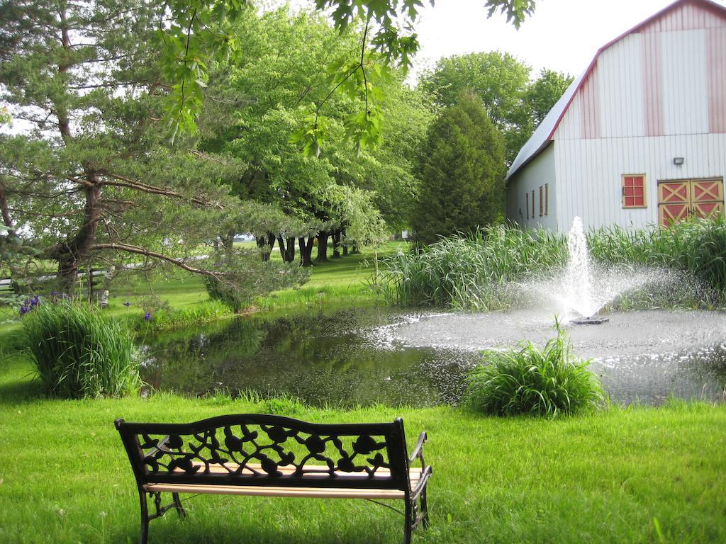 Eden Sur Terre Bed & Breakfast Marieville Dış mekan fotoğraf